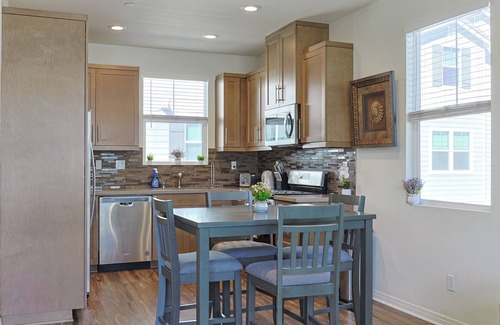 Imperial Beach Apartment | Beautiful 3 Bedroom 3 Bathroom Stunner in Imperial Beach, Close to Coronado