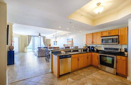 Gulfport Condo | Beautiful 3 Bedroom/2 Bathroom Condo Overlooking the Gulf S-806
