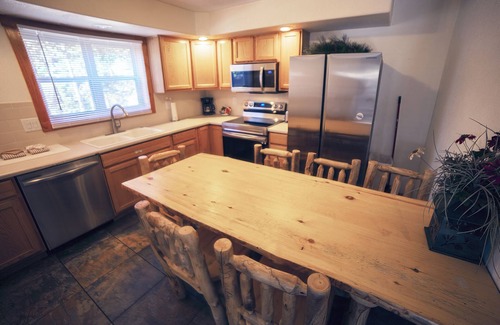 Estes Park Ski Chalet | Beautiful 3 bedroom Chalet with Mountain Views, Personal Hot tub,