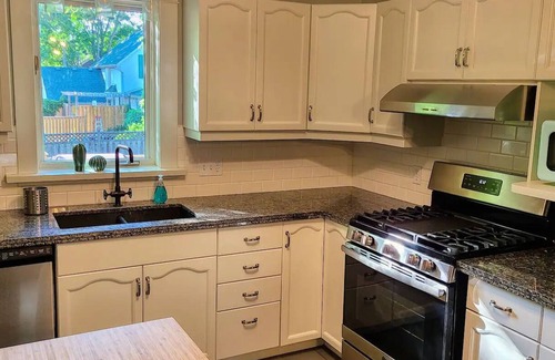 Waterloo House | Beautiful 3 bedroom century home steps from uptown