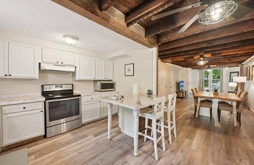 San Jacinto House | Beautiful 3-Bedroom House With Private Hot Tub