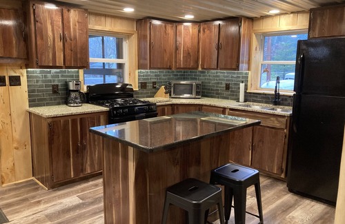 Portland Mills House | Beautiful 3 bedroom home/cabin recently remodeled!