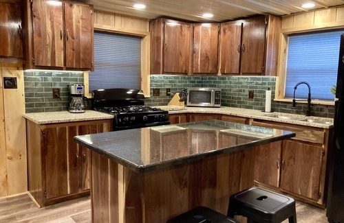 Portland Mills House | Beautiful 3 bedroom home/cabin recently remodeled!