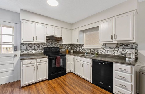 Durham House | Beautiful 3-Bedroom Home with Cozy Ambiance & Convenient Workspaces