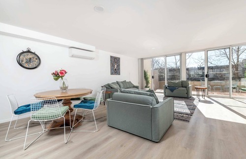 Dickson Apartment | Beautiful 3 Bedroom Townhouse Located in Dickson