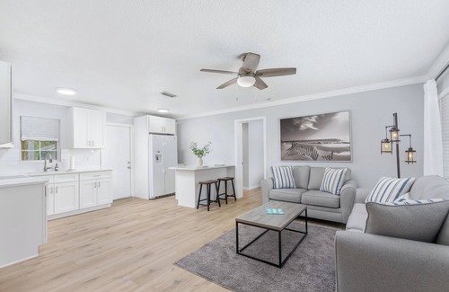 Beach Haven House | Beautiful 3 bedroom, 2 bathroom Beach Bungalow in Jacksonville Beach!