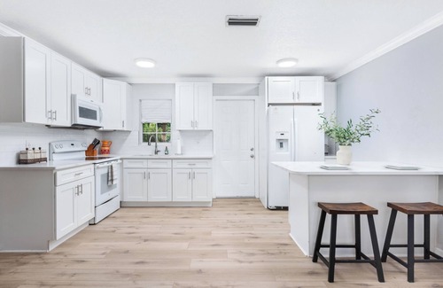 Beach Haven House | Beautiful 3 bedroom, 2 bathroom Beach Bungalow in Jacksonville Beach!