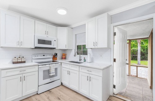 Beach Haven House | Beautiful 3 bedroom, 2 bathroom Beach Bungalow in Jacksonville Beach!