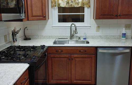 Brunswick House | Beautiful 3bd home with LARGE deck!