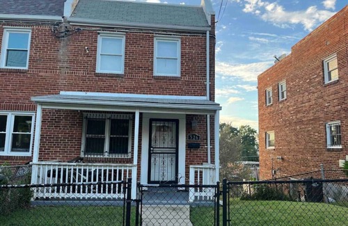 Washington Highlands House | Beautiful 3bd House w/King Bed (3BDR + 1.5 BA)