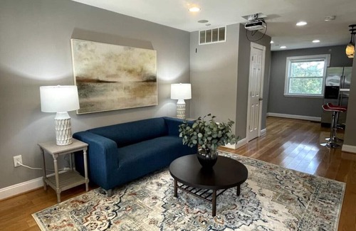 Washington Highlands House | Beautiful 3bd House w/King Bed (3BDR + 1.5 BA)