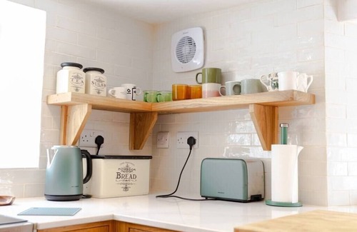 Kettering House | Beautiful 3BD Thatched Stone Cottage Kettering