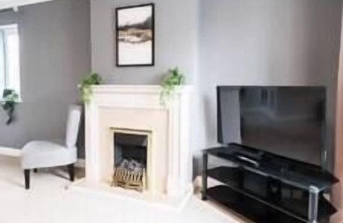 Brunel House | Beautiful 4 Bed House with FREE WIFI AND DRIVEWAY
