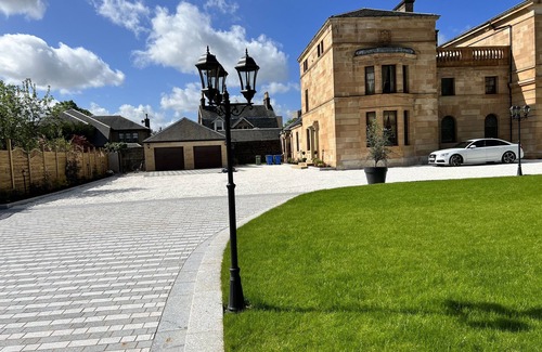Bellahouston House | Beautiful 4-bed Villa in Glasgow