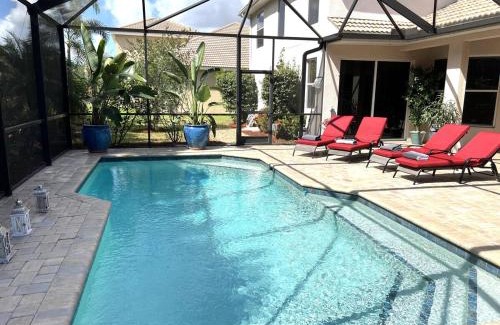 Braden River House | Beautiful 4 Bedroom and 4 Bathroom with Heated Salt Water Pool in Gated Community Close to Some of the Best Beaches in the USA