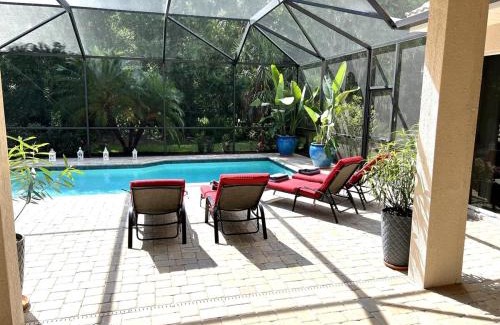 Braden River House | Beautiful 4 Bedroom and 4 Bathroom with Heated Salt Water Pool in Gated Community Close to Some of the Best Beaches in the USA