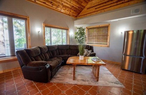 Backus Cabin | Beautiful 4-bedroom Lakefront cabin on Portage Chain of lakes in Backus