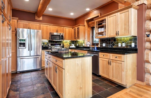 Maple Lake Cabin | Beautiful 5 bdrm lakefront log cabin - under 1hr from Mpls!