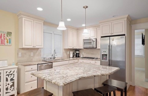 Avalon House | Beautiful 5BR Avalon Townhome w/HeatedPool- Steps to Shops, Dining, Beach & Bay!