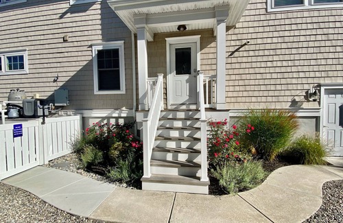 Avalon House | Beautiful 5BR Avalon Townhome w/HeatedPool- Steps to Shops, Dining, Beach & Bay!