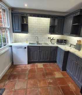 Wisbech Apartment | Beautiful 5BR Georgian house