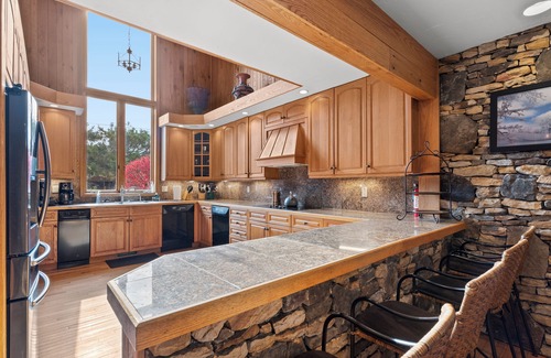 Champion House | Beautiful 6 Bed/4.5 Bath - Close To 7 Springs & Laurel Highlands Attractions