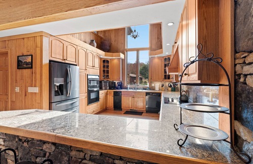 Champion House | Beautiful 6 Bed/4.5 Bath - Close To 7 Springs & Laurel Highlands Attractions