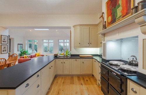 Lower Shiplake House | Beautiful 6-bedroom countryside home - sleeps 12 | Wonderful walks and scenery
