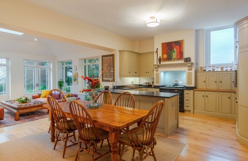 Lower Shiplake House | Beautiful 6-bedroom countryside home - sleeps 12 | Wonderful walks and scenery