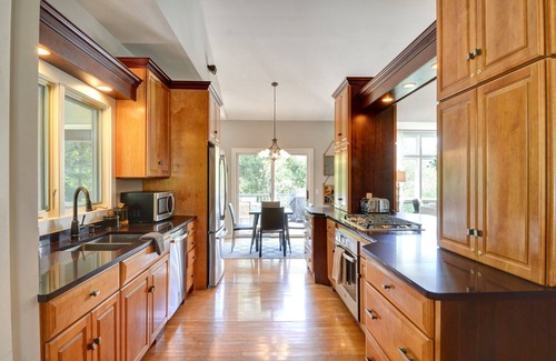 The Galena Territory House | Beautiful 6bdrm, 6 bath, firepit, WIFI, Air Hockey, walking distance to pool