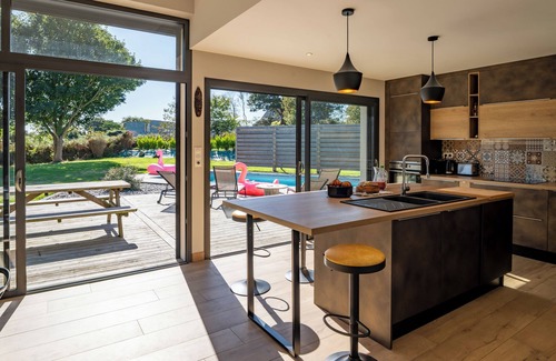 Plouarzel House | Beautiful 8-person house with heated pool – sea & relaxation in Trézien” PLZ18