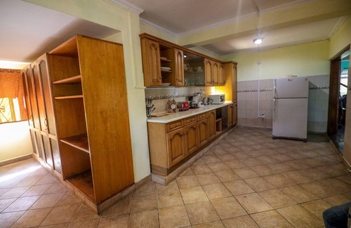 Arusha House | Beautiful and modern 6 bedroom villa in Arusha town with a garden and free wifi
