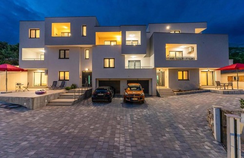 Starigrad Apartment | Beautiful and modern apartment with stunning sea views.