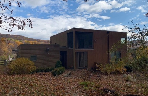 Poughquag House | Beautiful and private modernist 3 bedroom home with gunite pool on 6 acres.