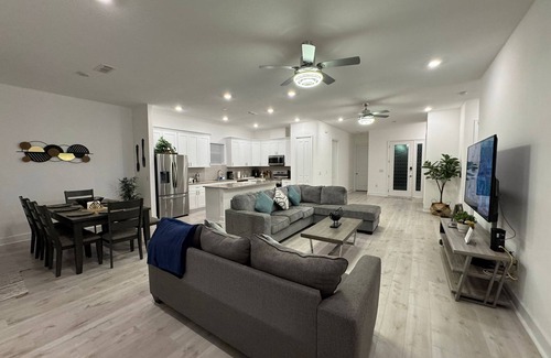 Trafalgar Village House | Beautiful and Spacious Brand new House in Kissimmee Fl, 20 Minutes From Disney