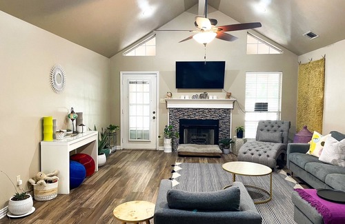 Abilene House | Beautiful and Spacious Home with Modern Amenities