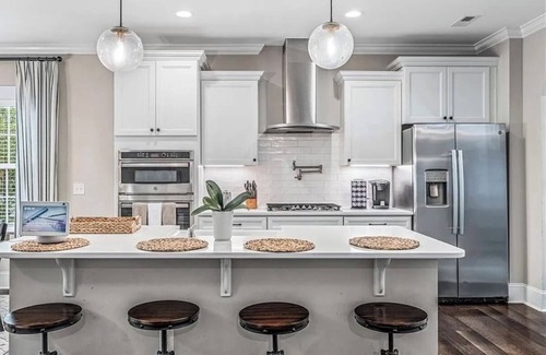 Lewisville House | Beautiful and stunning house with pool and Jacuzzi, area very peaceful