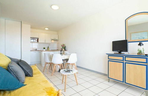 Ciboure Apartment | Beautiful apartment for 6 guests with WIFI, pool, TV, terrace and pets allowed