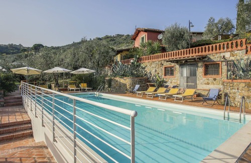 Pieve a Nievole Apartment | Beautiful apartment for 2 people with pool, A/C, WIFI, hot tub, TV, patio and pets allowed