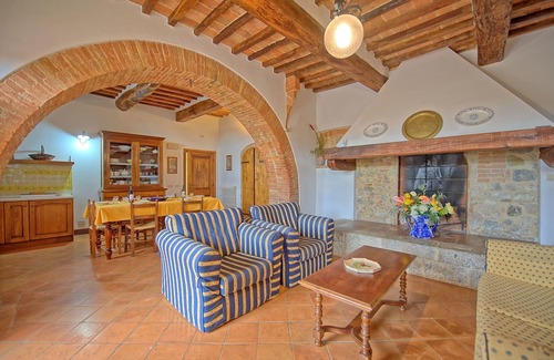 Monteroni d'Arbia Apartment | Beautiful apartment for 7 people with WIFI, pool and parking, close to Siena