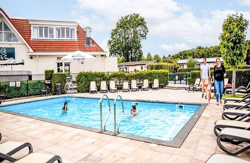 Municipality of Noordwijk House | Beautiful apartment in villa for 5 guests with pool, WIFI, TV and terrace
