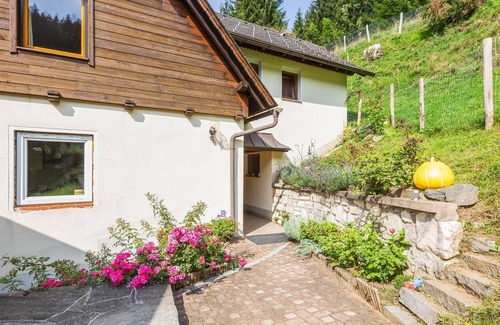 Frantschach-Sankt Gertraud Apartment | Beautiful Apartment in Hintergumitsch with Terrace