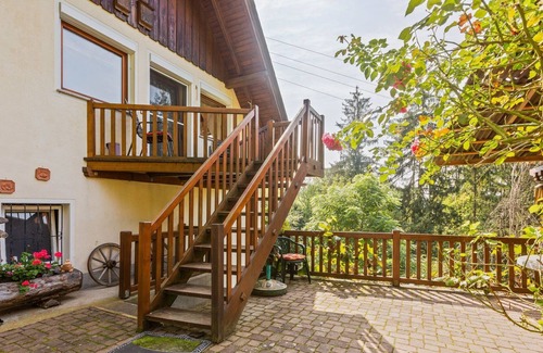 Frantschach-Sankt Gertraud Apartment | Beautiful Apartment in Hintergumitsch with Terrace