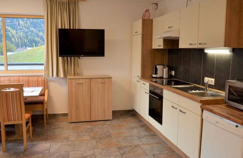 Sankt Anton am Arlberg Villa | Beautiful apartment in villa for 3 people with WIFI, TV, balcony, pets allowed and panoramic view