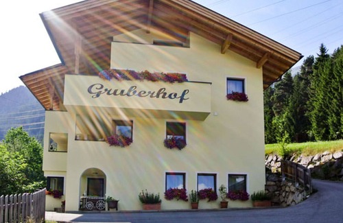 Sankt Anton am Arlberg Villa | Beautiful apartment in villa for 3 people with WIFI, TV, balcony, pets allowed and panoramic view