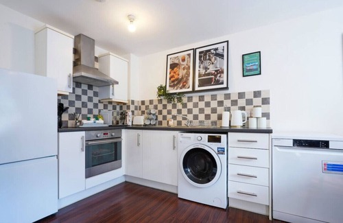 Northampton Condo | Beautiful Apartment - Free Parking, Wifi, SmartTV