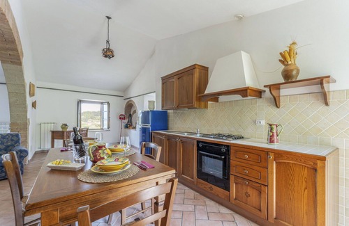 Radicondoli Villa | Beautiful apartment in villa for 4 guests with WIFI, pool and panoramic view