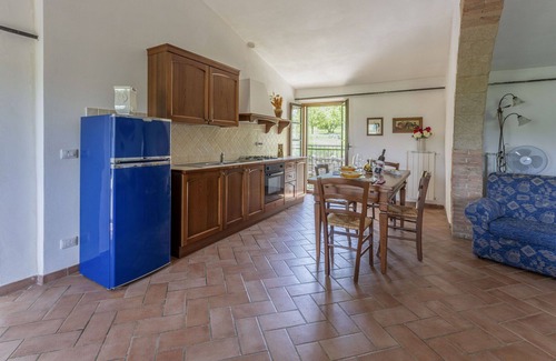 Radicondoli Villa | Beautiful apartment in villa for 4 guests with WIFI, pool and panoramic view