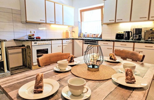 Ginzling Apartment | Beautiful apartment for 5 people with balcony and pets allowed