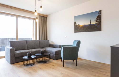 Paß Thurn Apartment | Beautiful apartment for 6 guests with pool, WIFI, TV and balcony